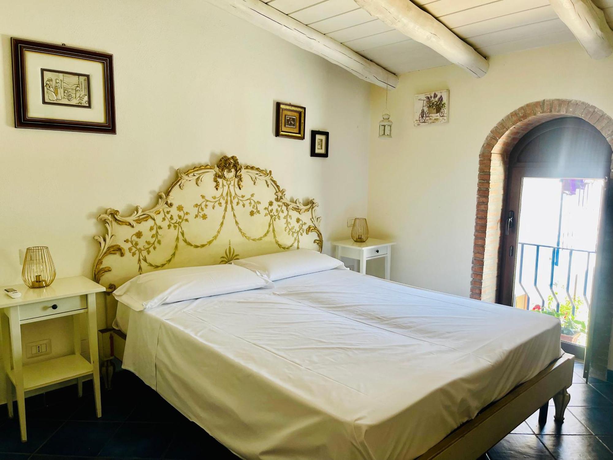 Borgo Camicia In Bed and Breakfast Barcellona-Pozzo di Gotto Rum bild