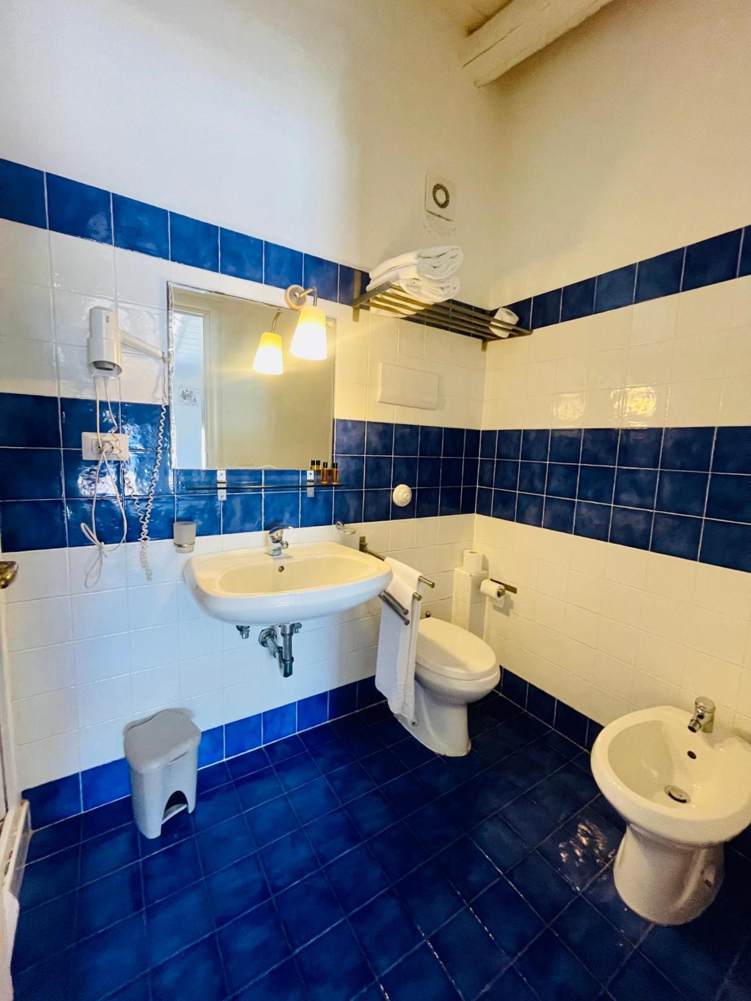 Borgo Camicia In Bed and Breakfast Barcellona-Pozzo di Gotto Rum bild