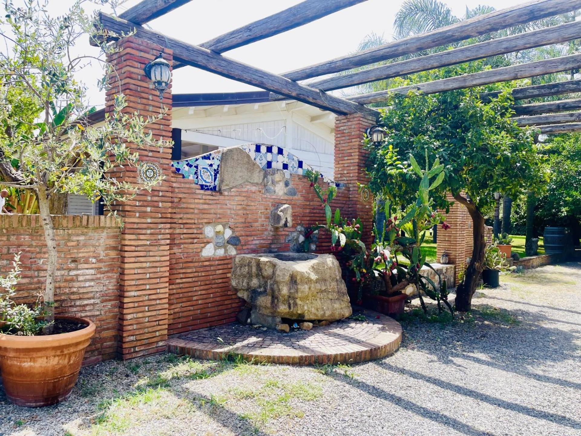 Borgo Camicia In Bed and Breakfast Barcellona-Pozzo di Gotto Exteriör bild
