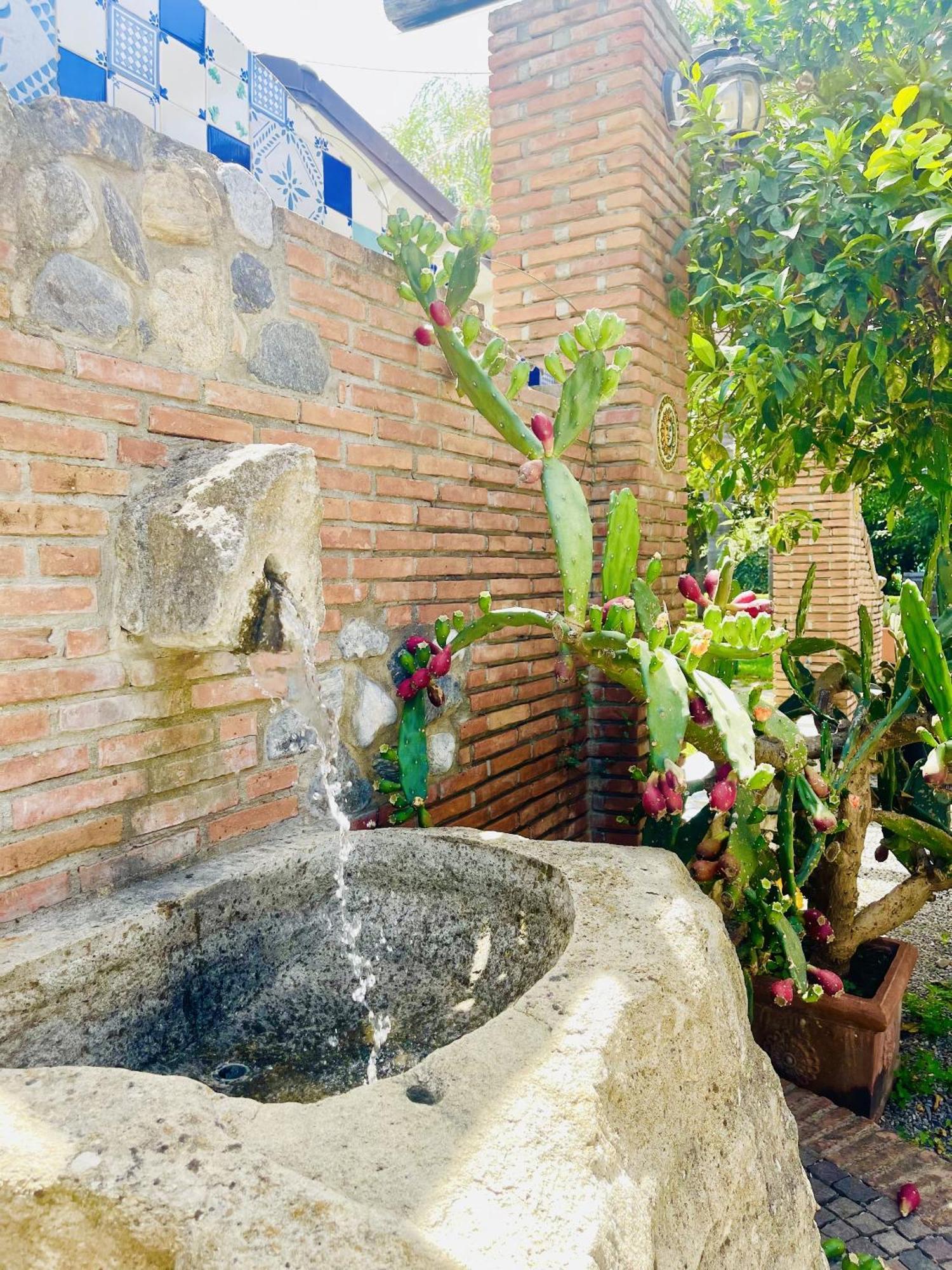 Borgo Camicia In Bed and Breakfast Barcellona-Pozzo di Gotto Exteriör bild