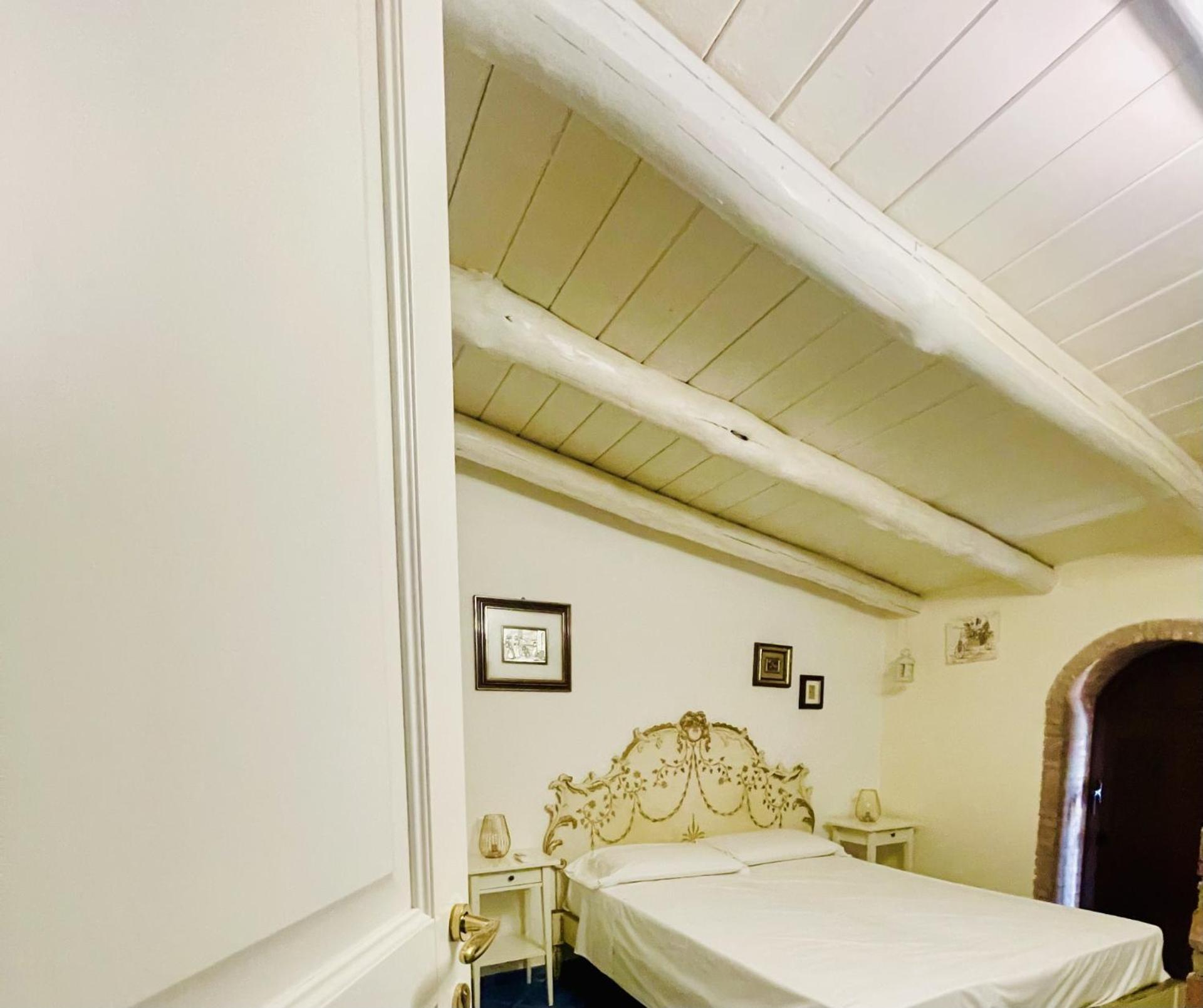 Borgo Camicia In Bed and Breakfast Barcellona-Pozzo di Gotto Exteriör bild