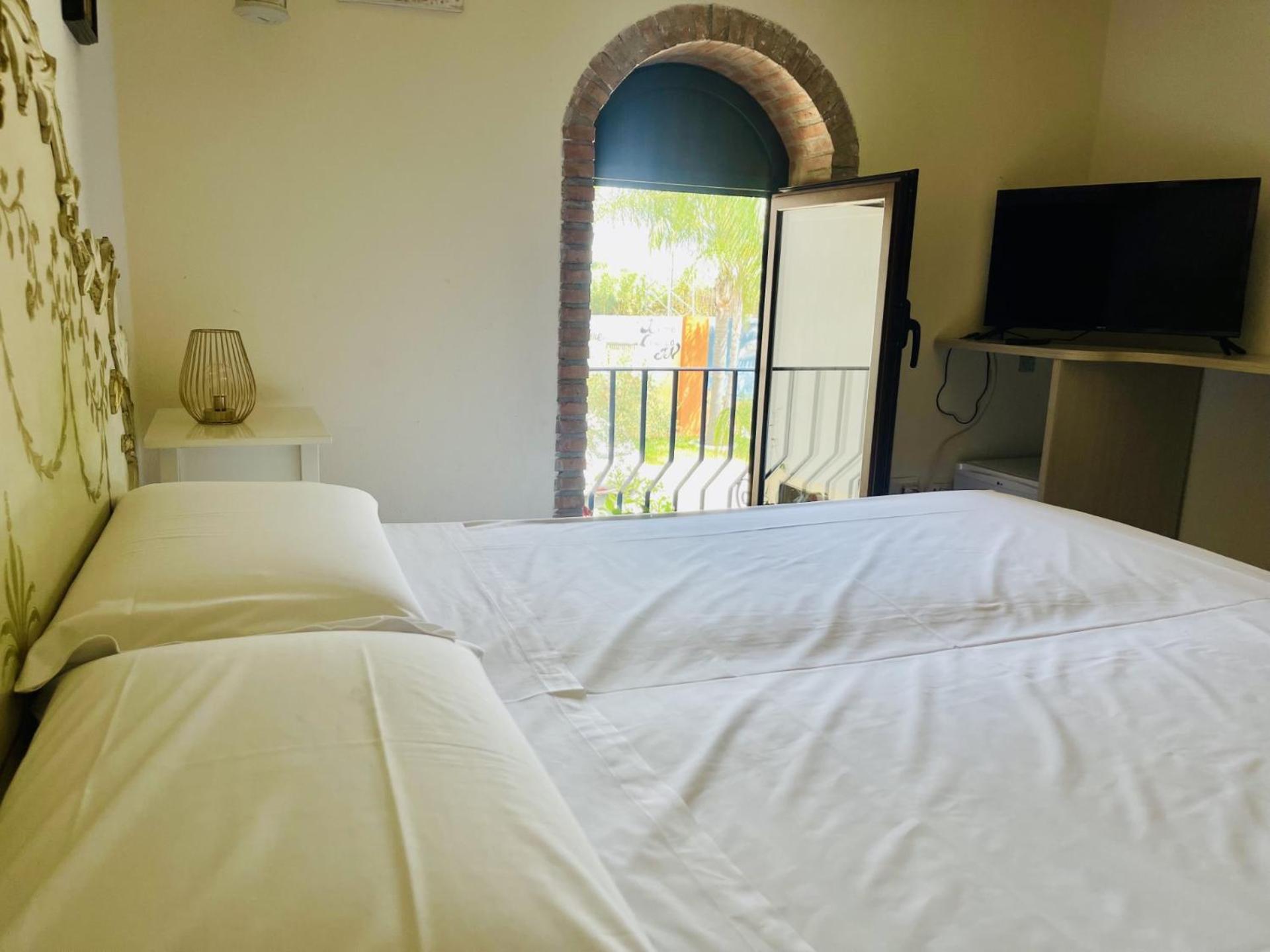 Borgo Camicia In Bed and Breakfast Barcellona-Pozzo di Gotto Exteriör bild