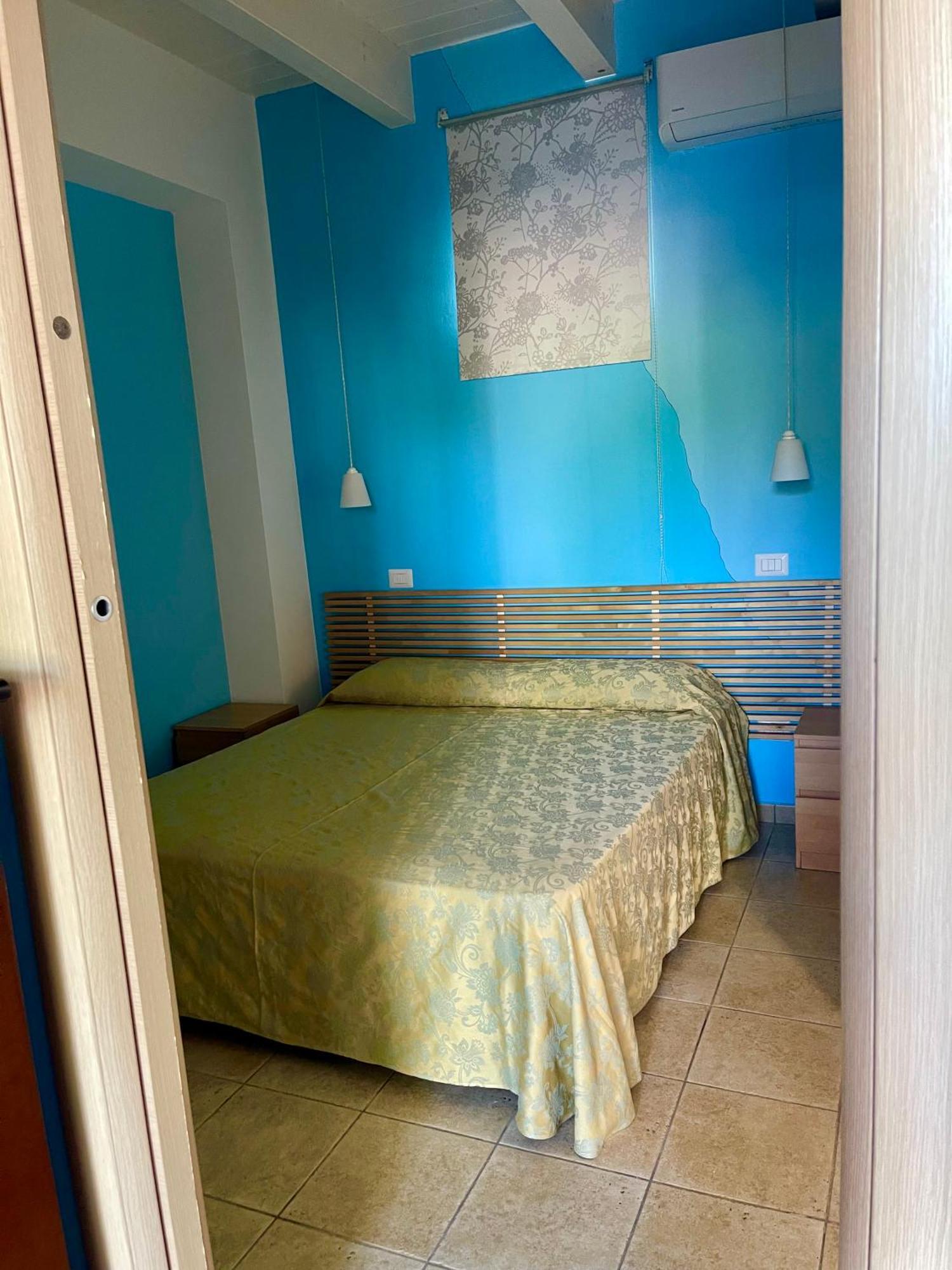 Borgo Camicia In Bed and Breakfast Barcellona-Pozzo di Gotto Rum bild